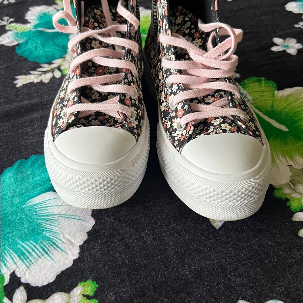 #329. Floral converse all star sneakers. Womens size 8 - Picture 3 of 8